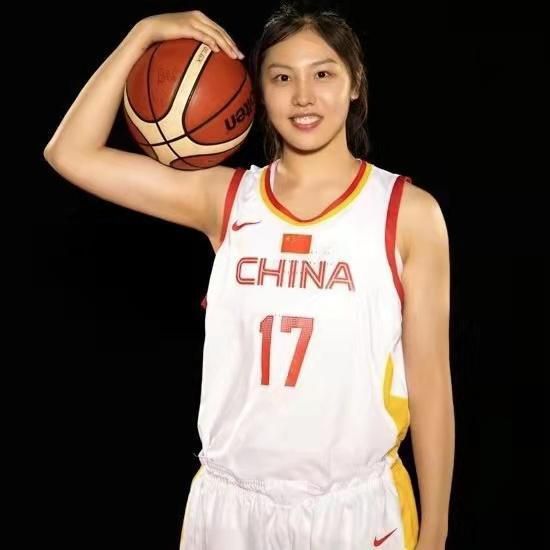 上赛季的那不勒斯？我的目标是让球员们理解上赛季夺得意甲冠军非常不容易，我很高兴看到了上赛季曾看到过的表现，但这条道路依然漫长。